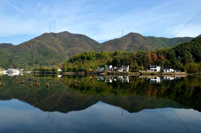 皖南川藏线 澄澈湖水 2