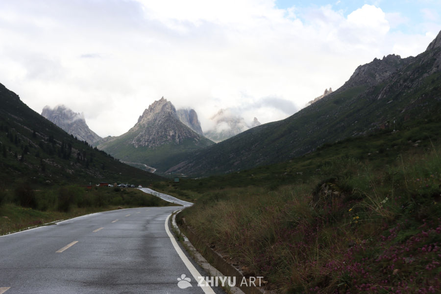 云端之路：高原美景