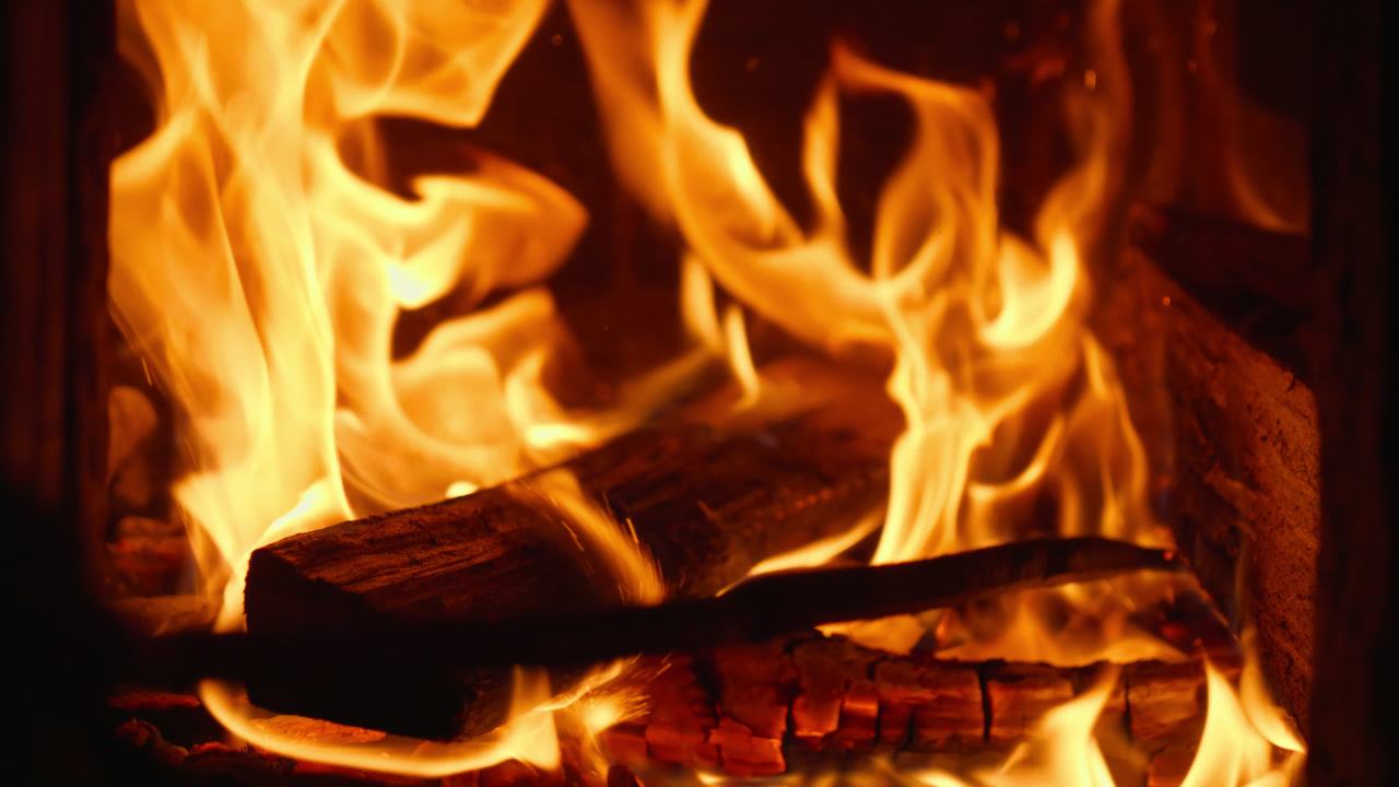燃烧的木柴炭火 12