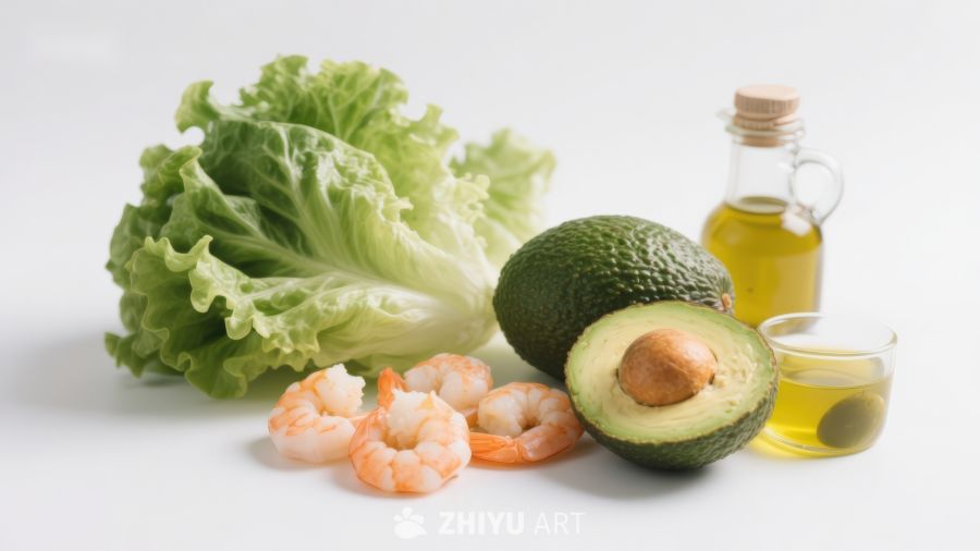 新鲜食材组合：虾仁、牛油果与生菜