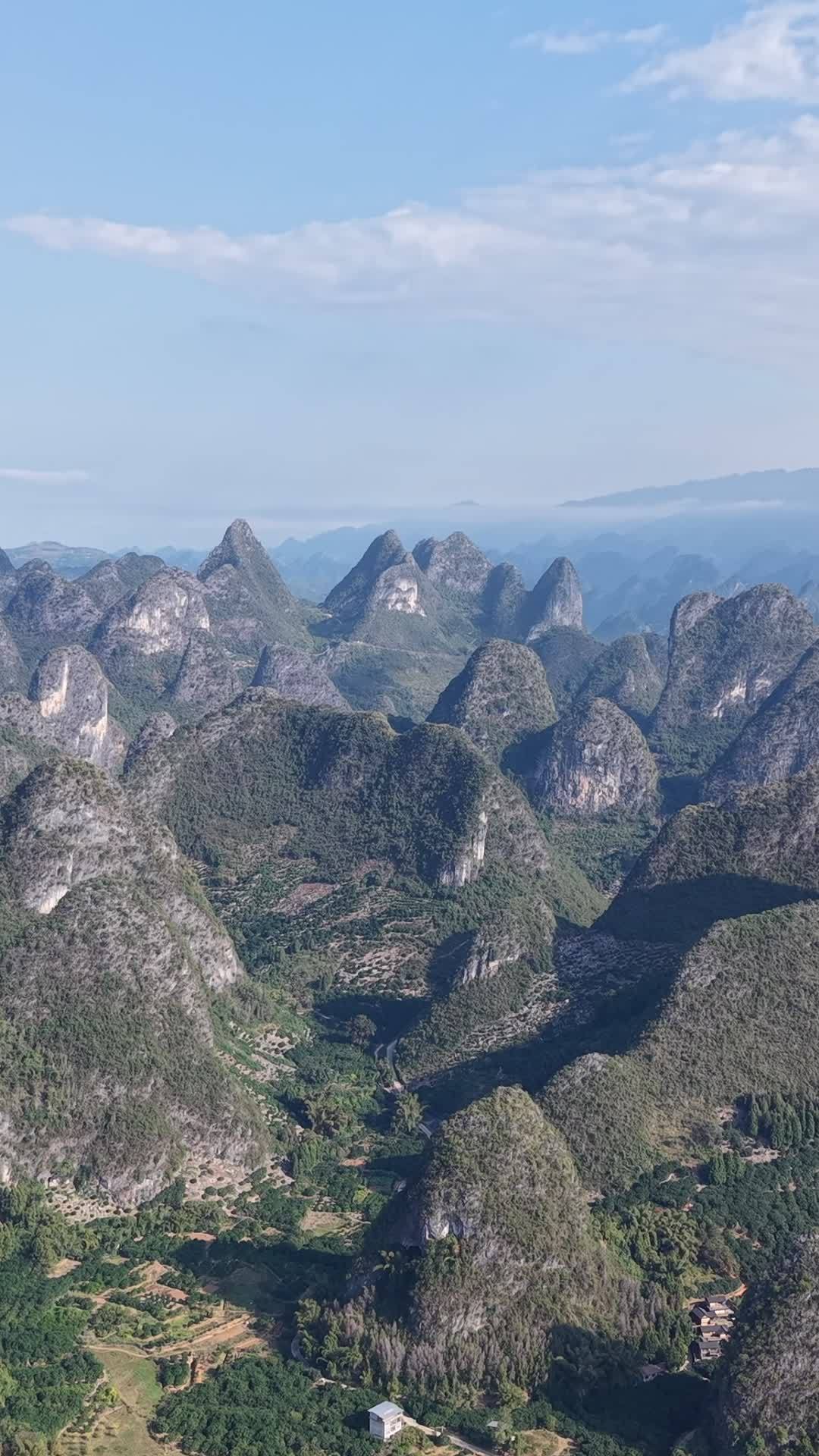 竖版航拍广西桂林山水风光 