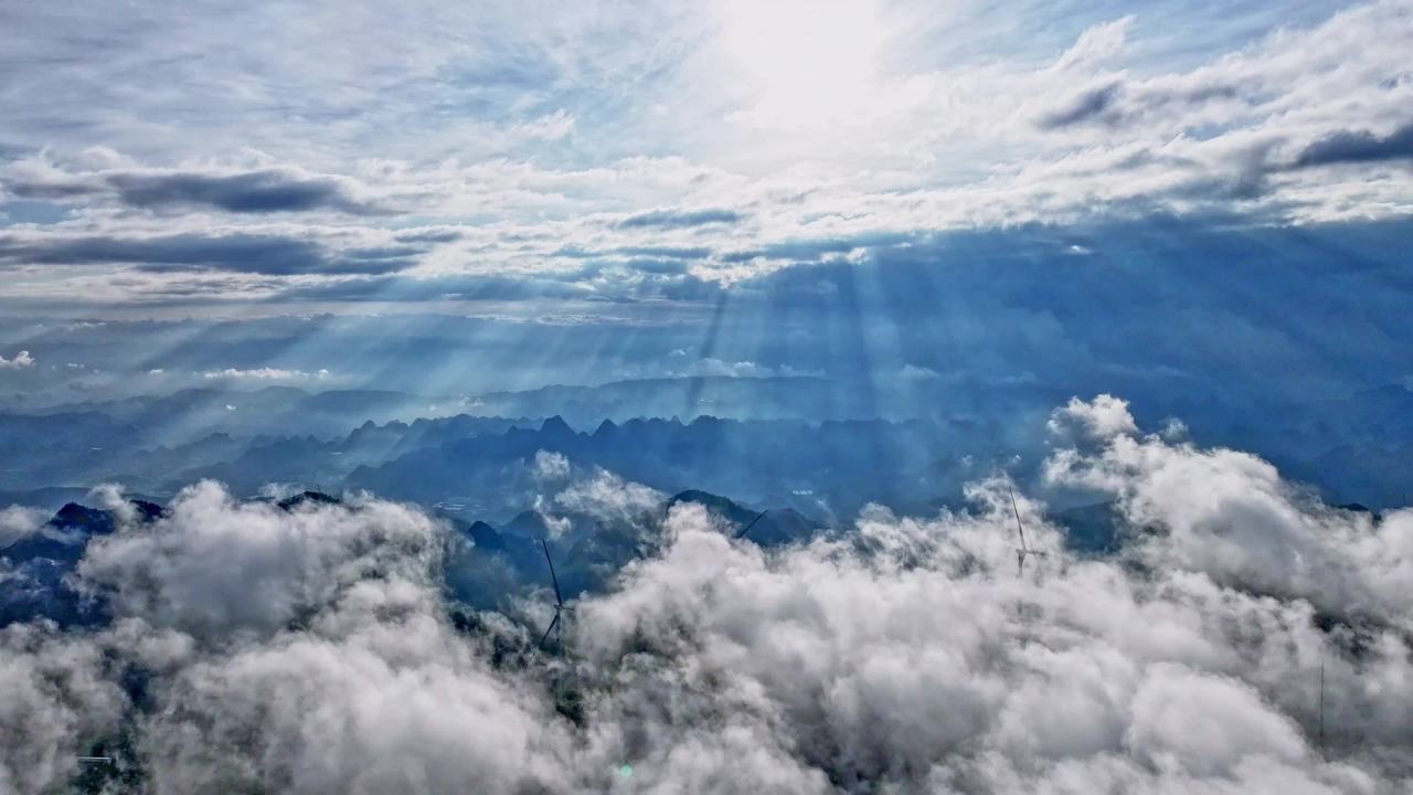 丁达尔效应耶稣光大自然延时航拍水墨山间