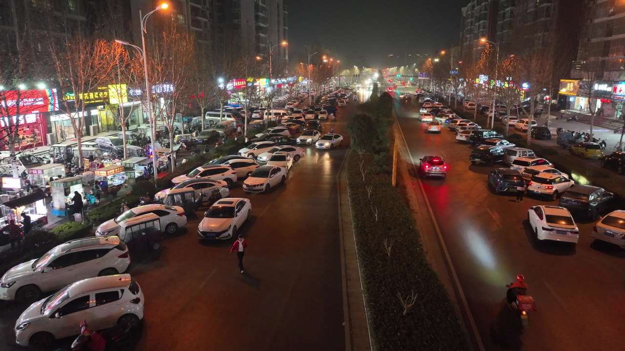 夜幕下的城市喧嚣