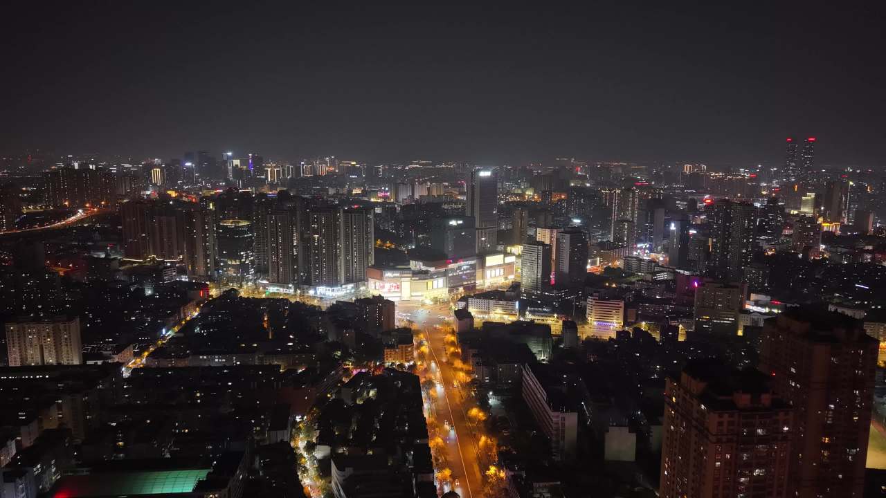 璀璨夜幕下的都市繁华
