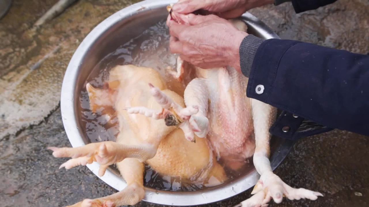 清洗鸡肉