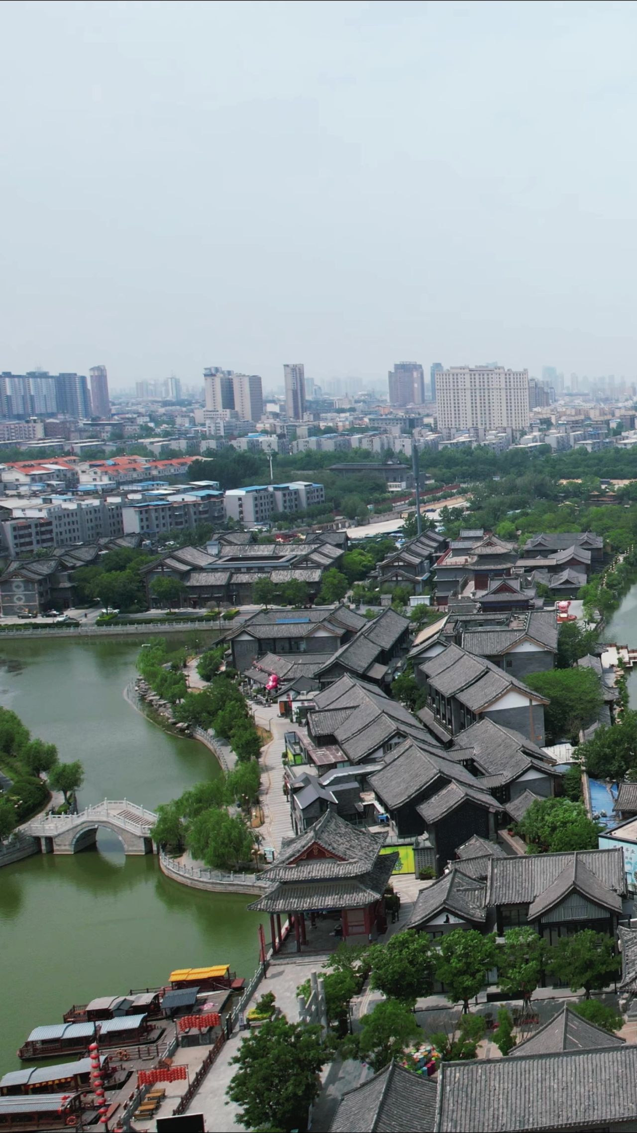 河南开封清明上河园5A景区竖屏航拍 