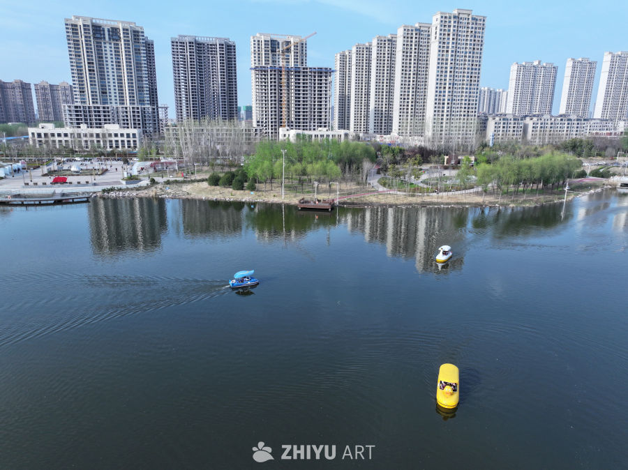 湖畔悠闲时光