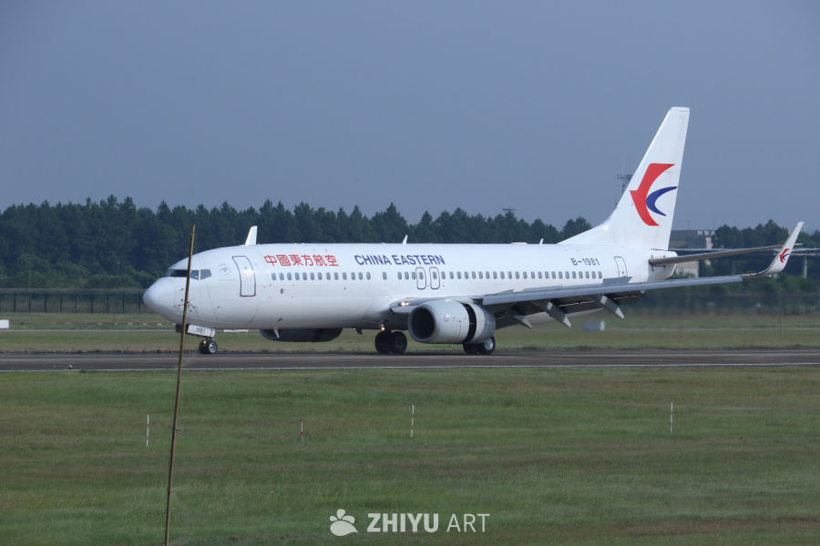 中国东方航空飞机准备起飞
