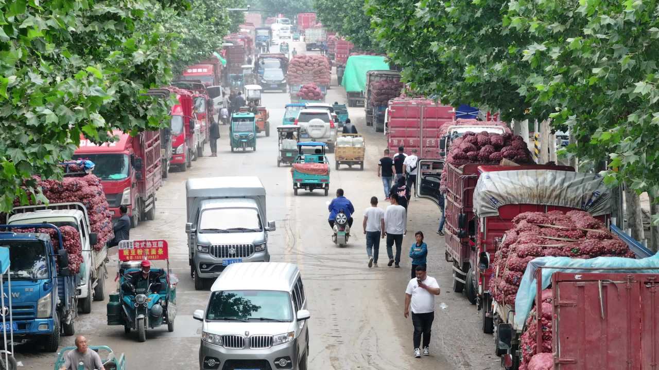 繁忙的市场街道