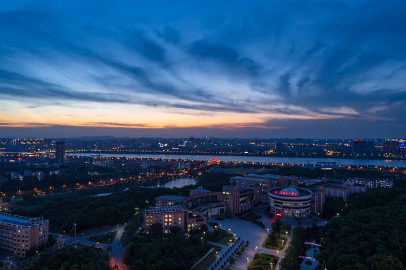 湖南工程学院蓝调夜景