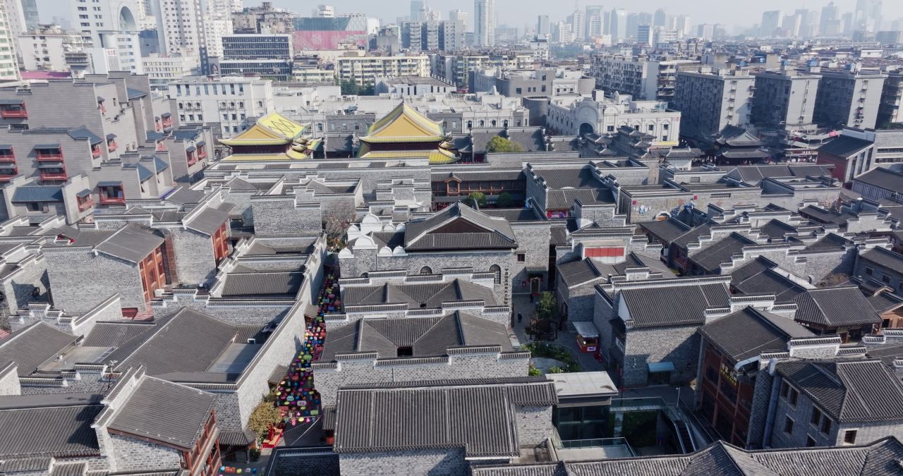 江西南昌万寿宫城市风光航拍 6