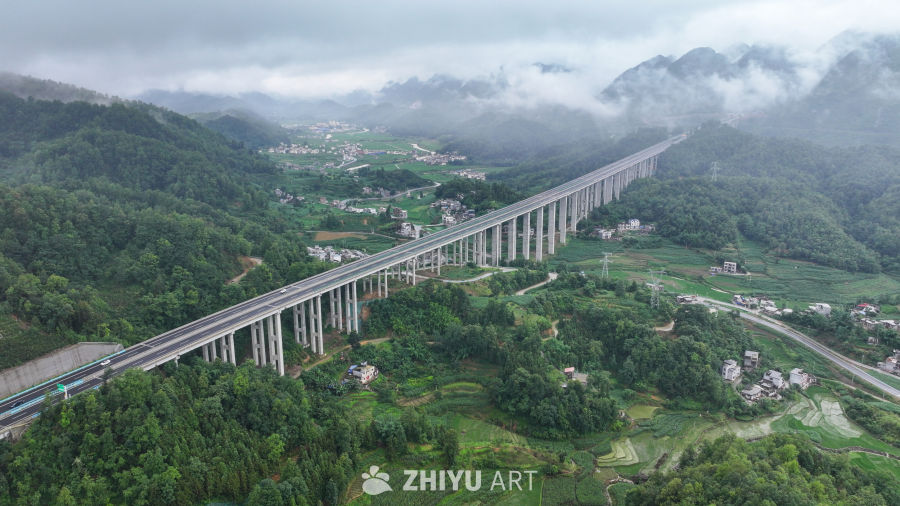 山间高速公路云雾缭绕 4
