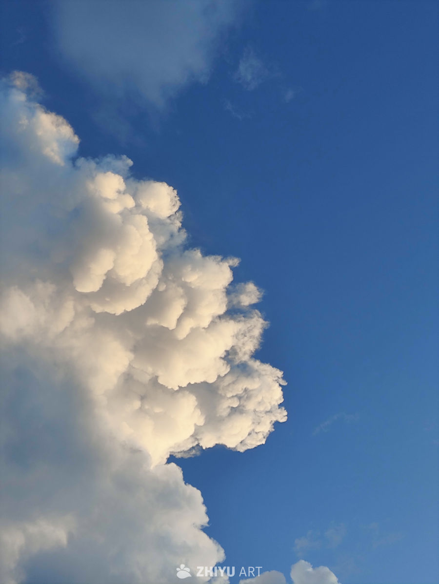 蓝天白云下的宁静时光