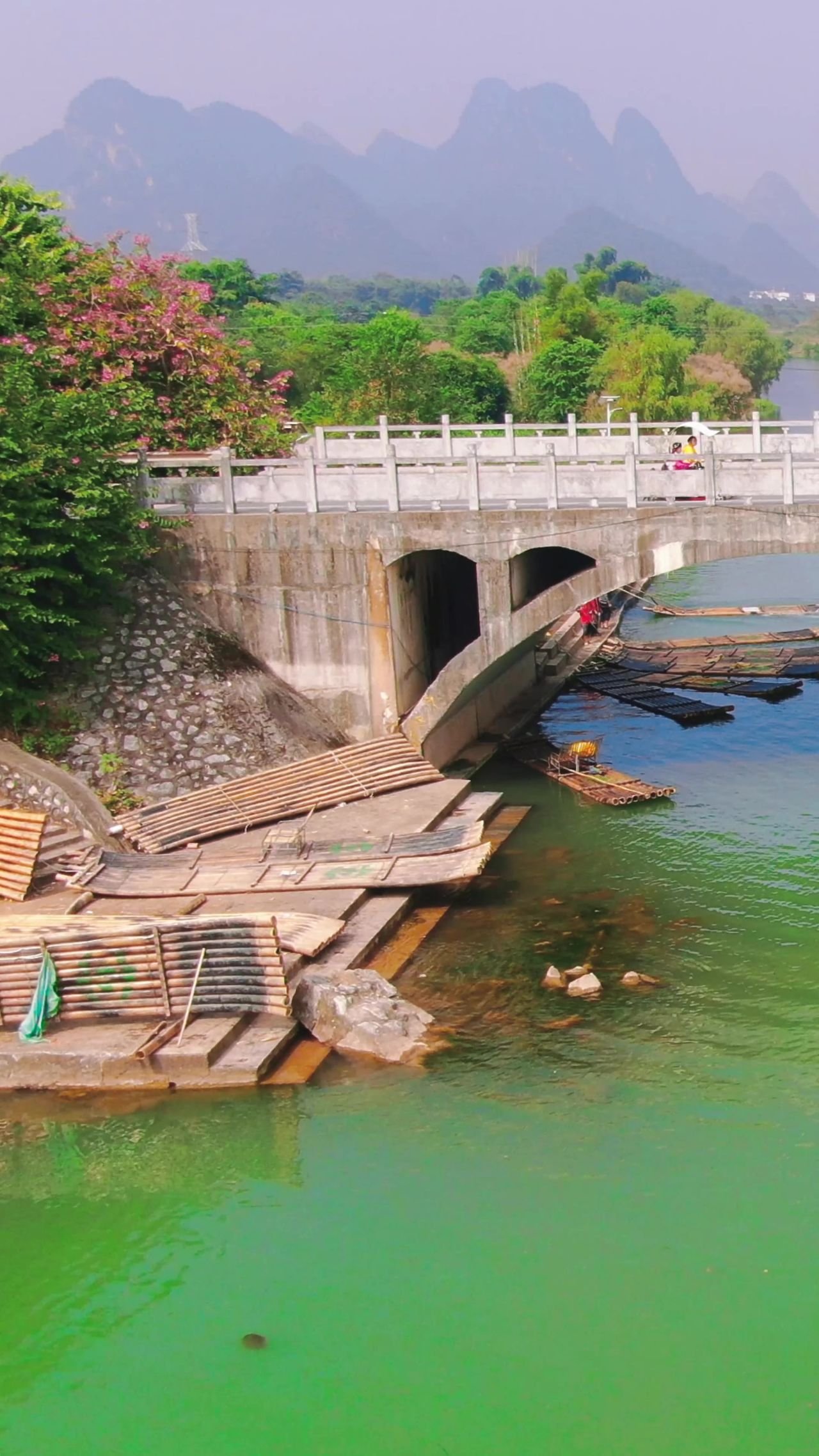 广西桂林遇龙河风光竖屏航拍