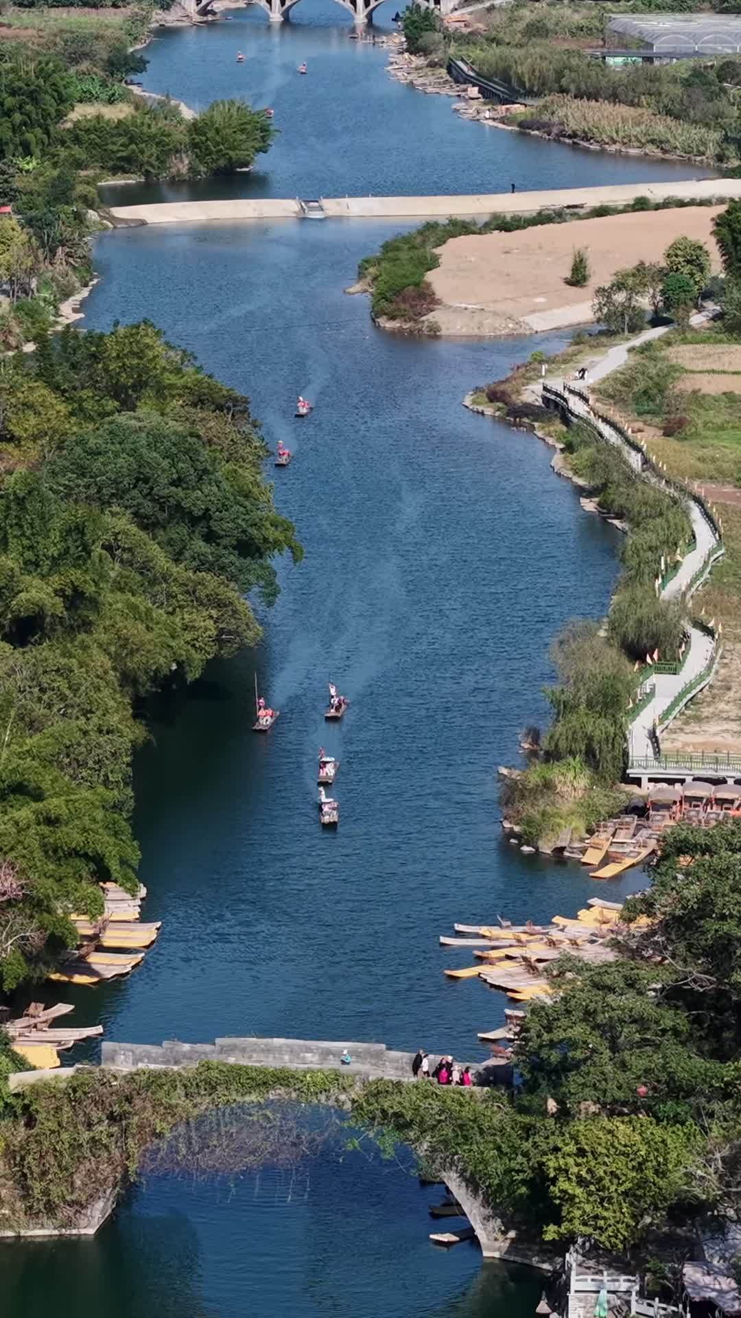 河上悠闲游
