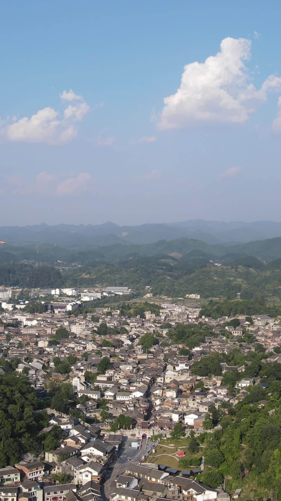 古镇山间静谧时光