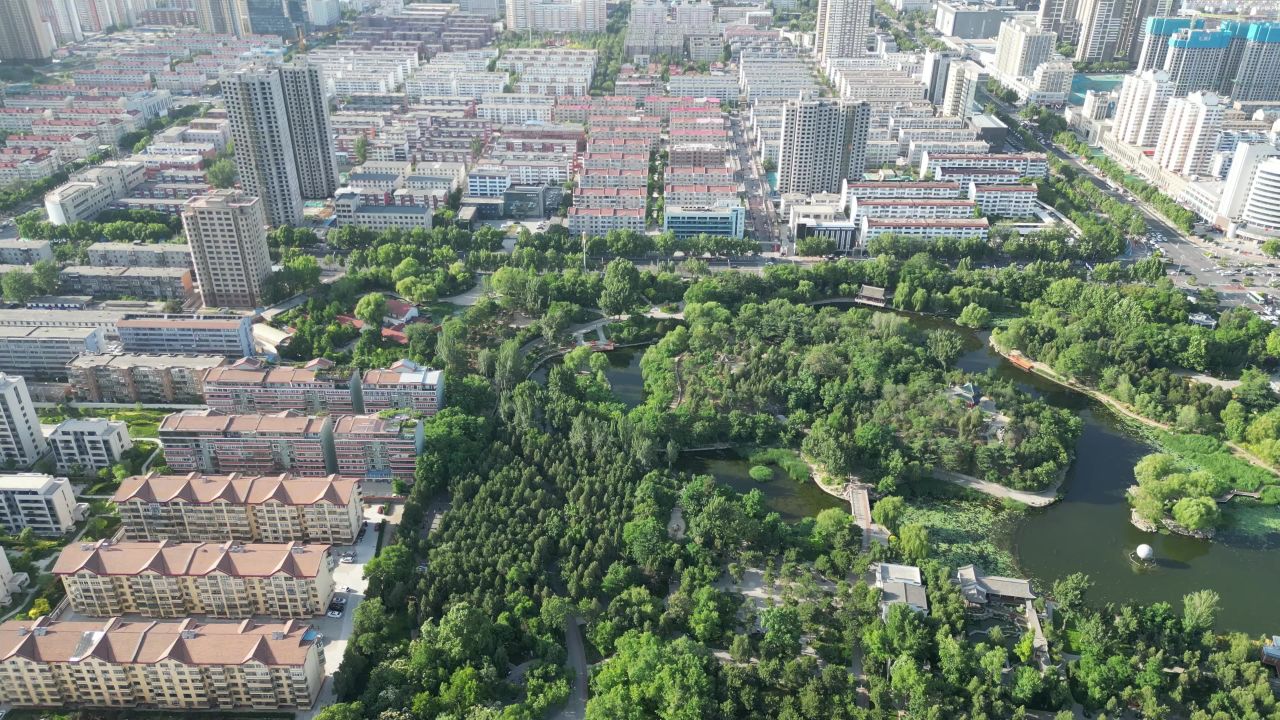航拍河北保定竞秀公园