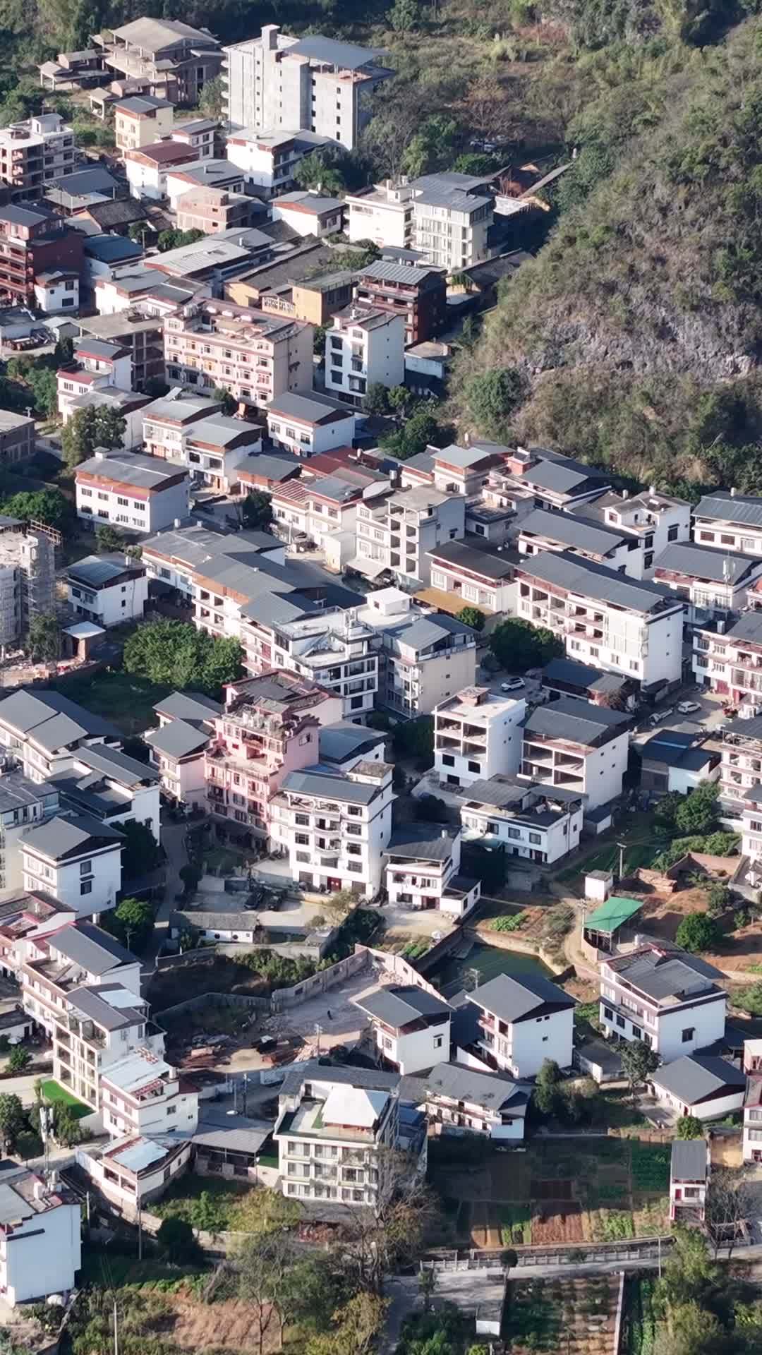 山间宁静的村庄
