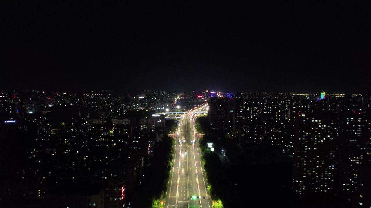山东潍坊城市大道夜景交通车辆行驶航拍