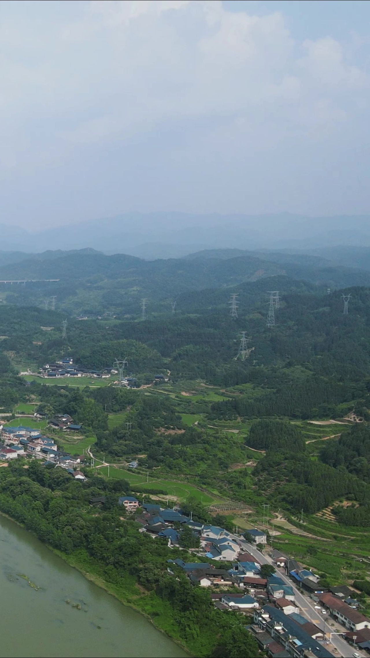 航拍大山电网电力