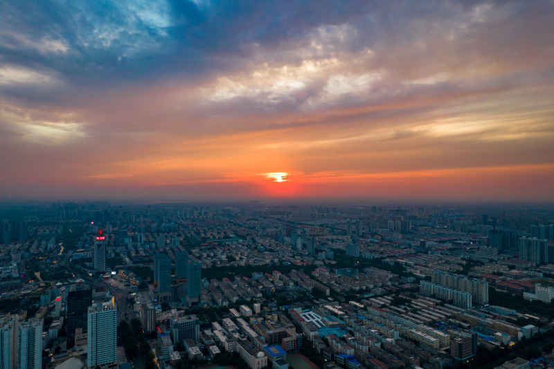城市日落晚霞夕阳航拍摄影图山东济宁