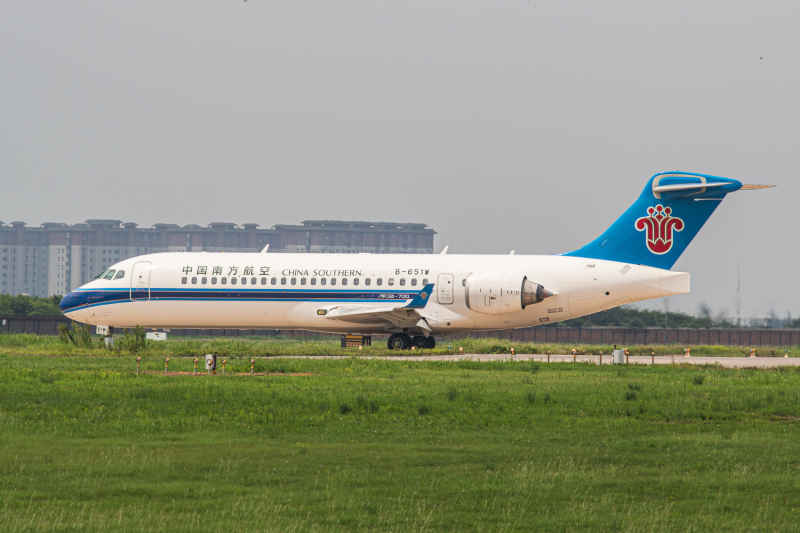 洛阳北郊机场小型客机飞机起降 15