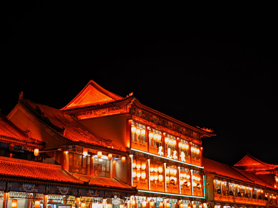 夜色中的古建筑