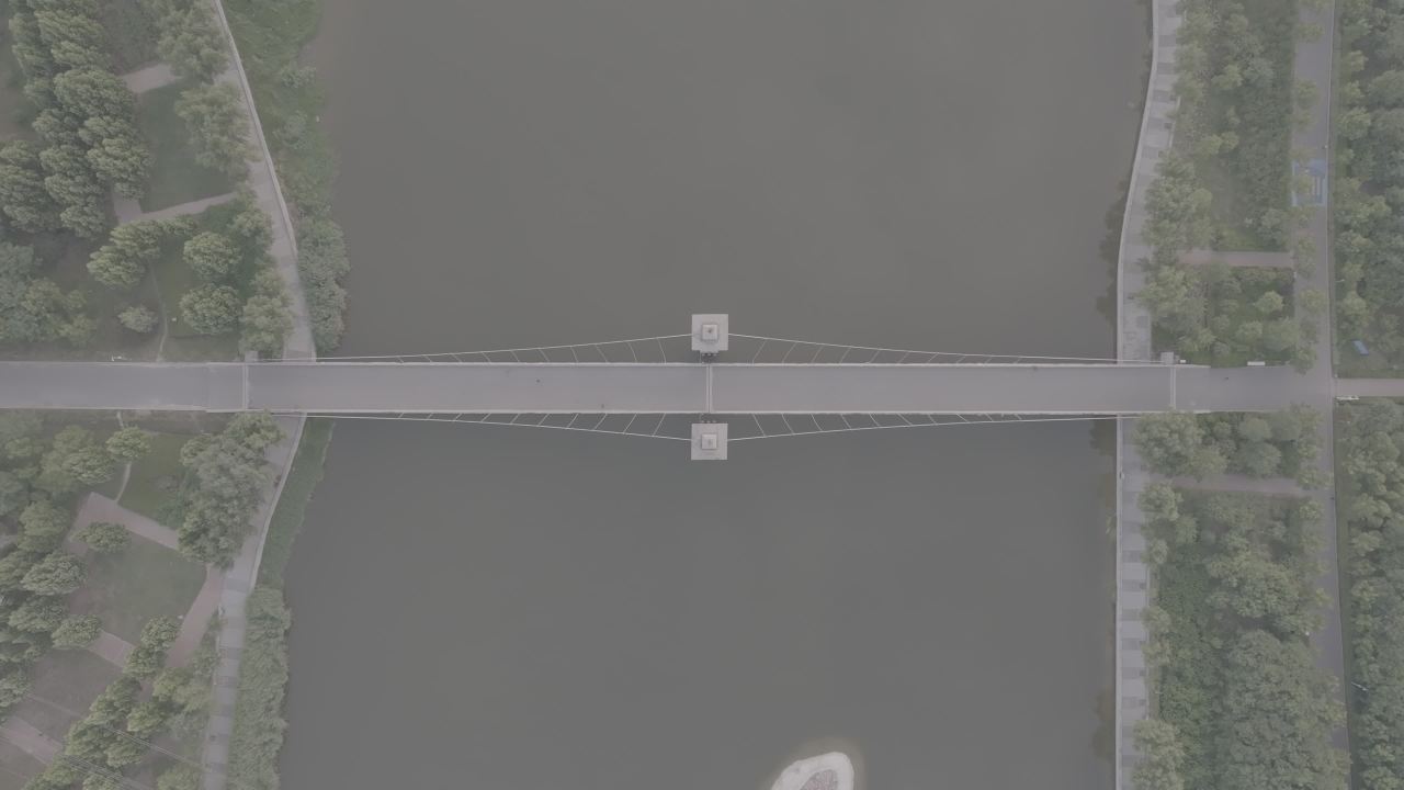空中俯瞰宁静桥梁
