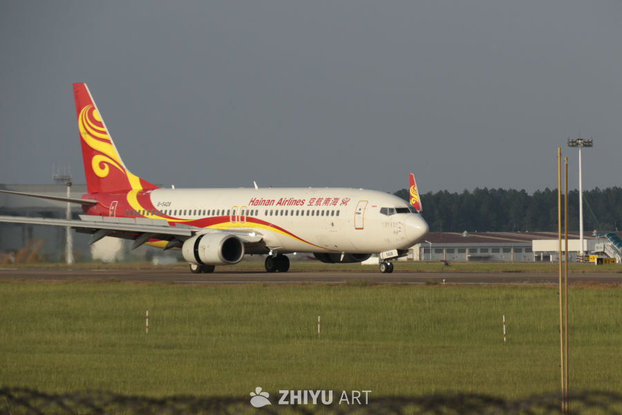 海南航空飞机准备起飞