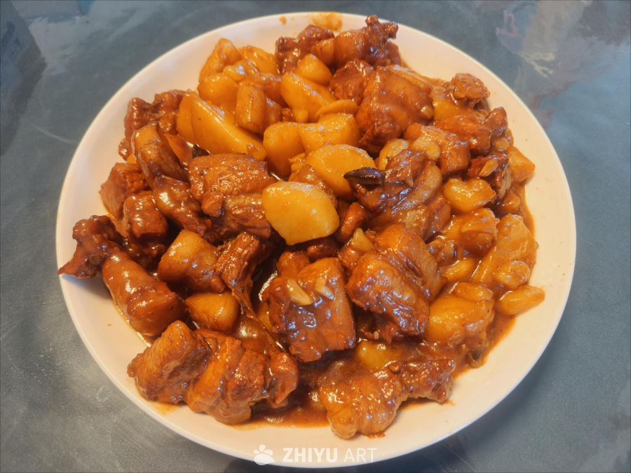 美味的土豆烧肉