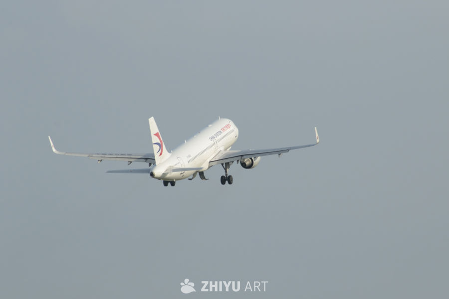东方航空飞机起飞