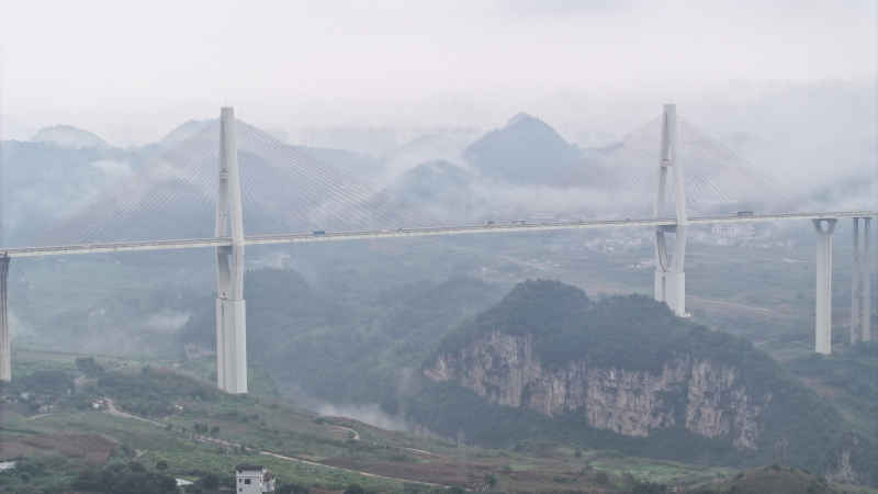 雾锁大桥