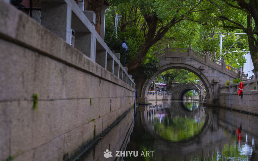 古桥映水静谧景
