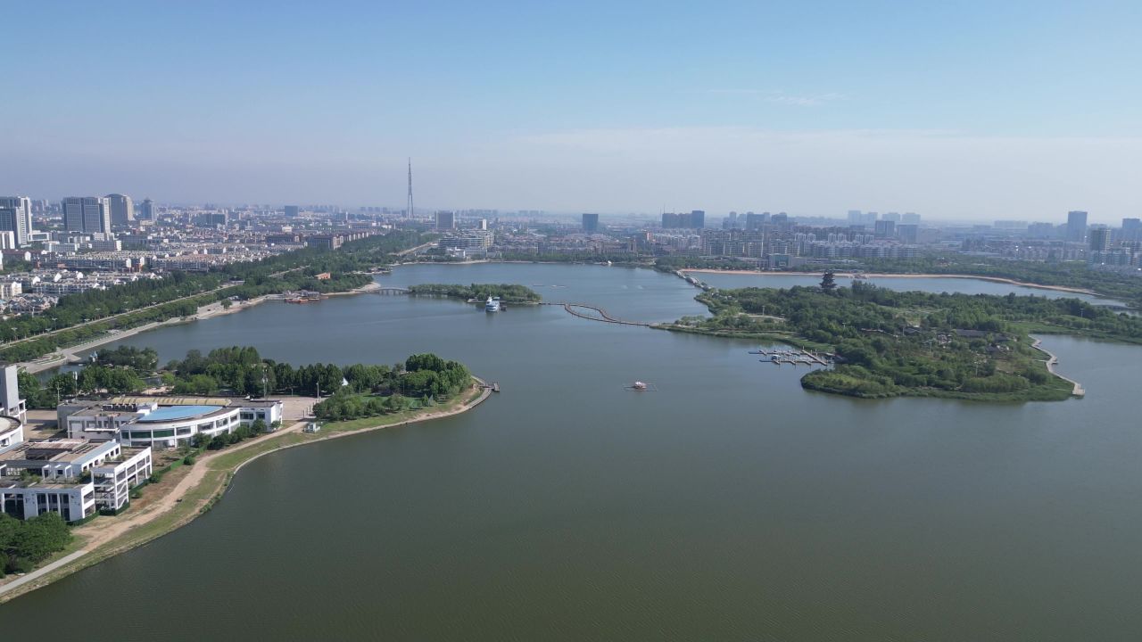航拍山东东营清风湖公园