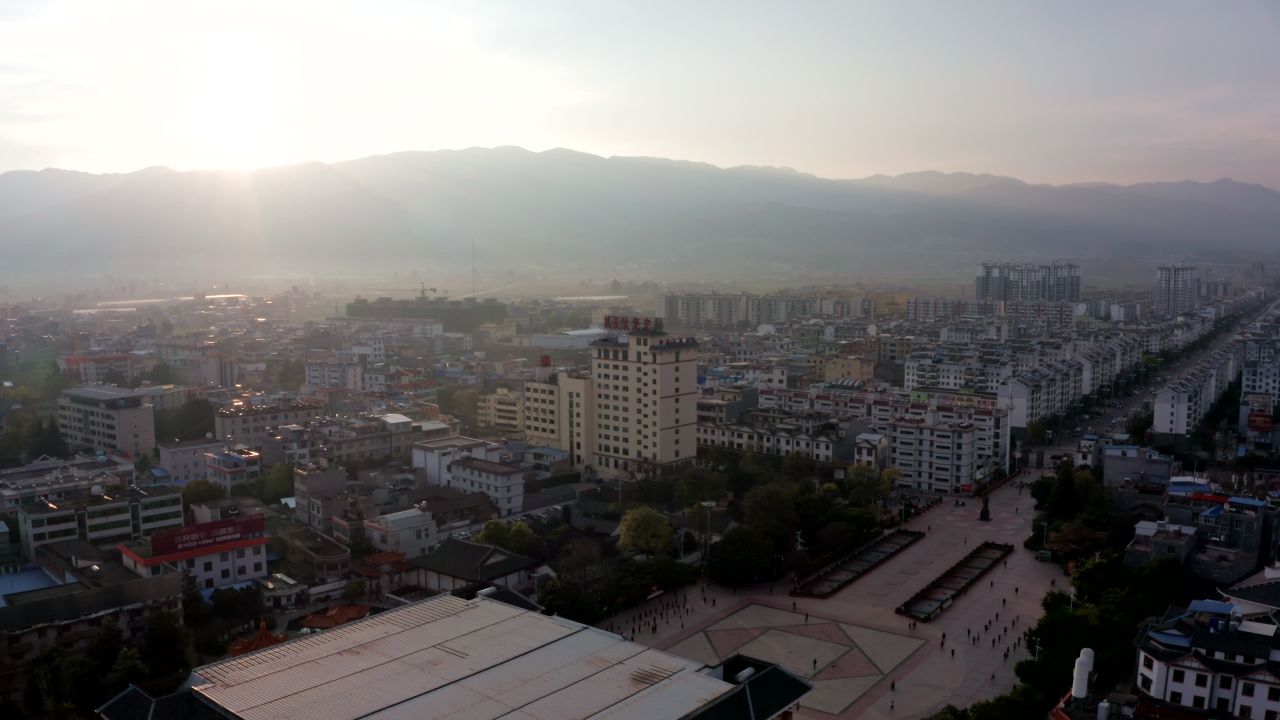 云南楚雄姚安县城市日出航拍