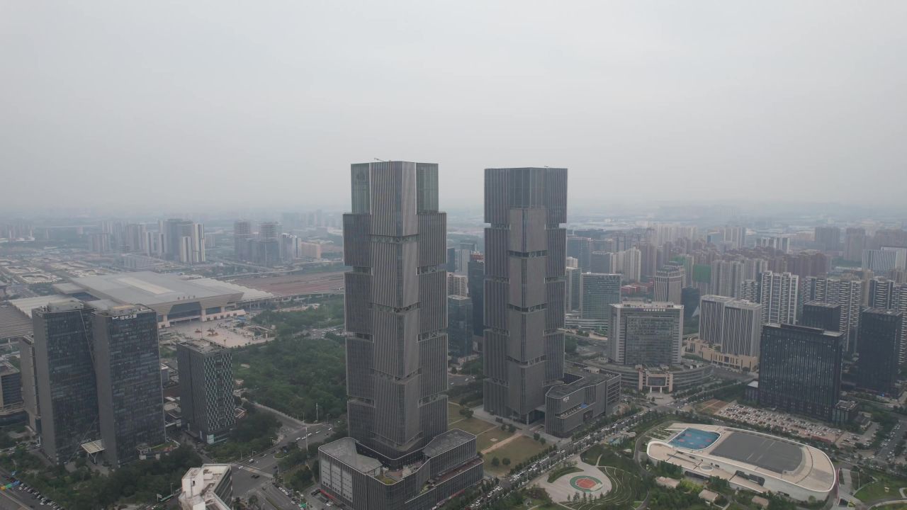 航拍河南郑州绿地双子塔