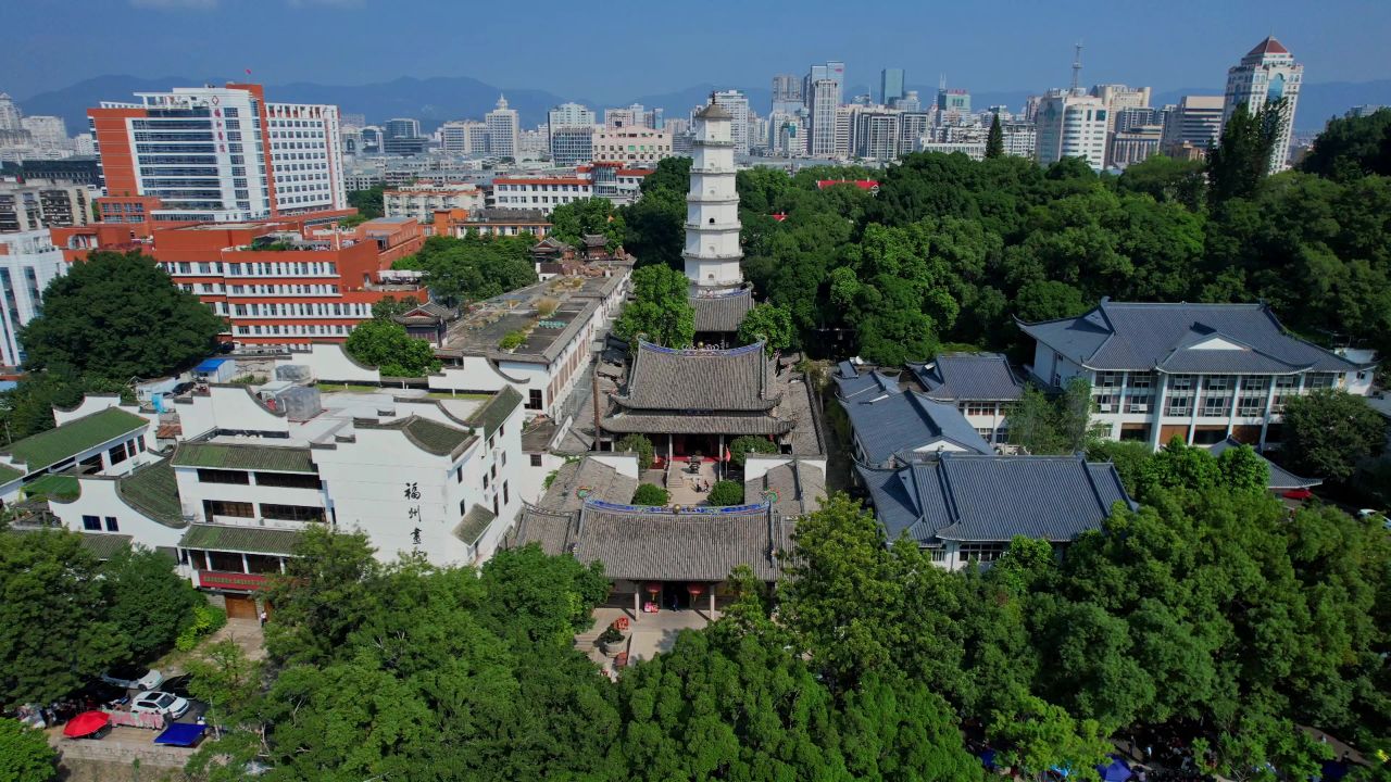 航拍福州定光寺景观