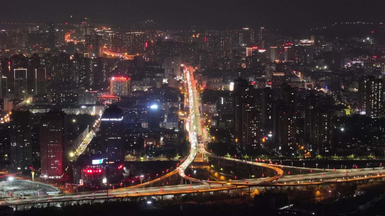 灯火辉煌的城市夜景