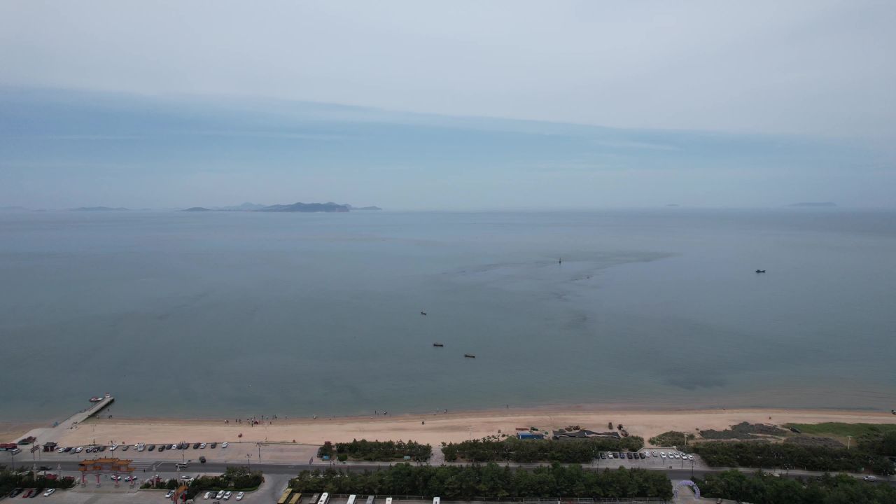一望无际蓝色大海海洋风景航拍