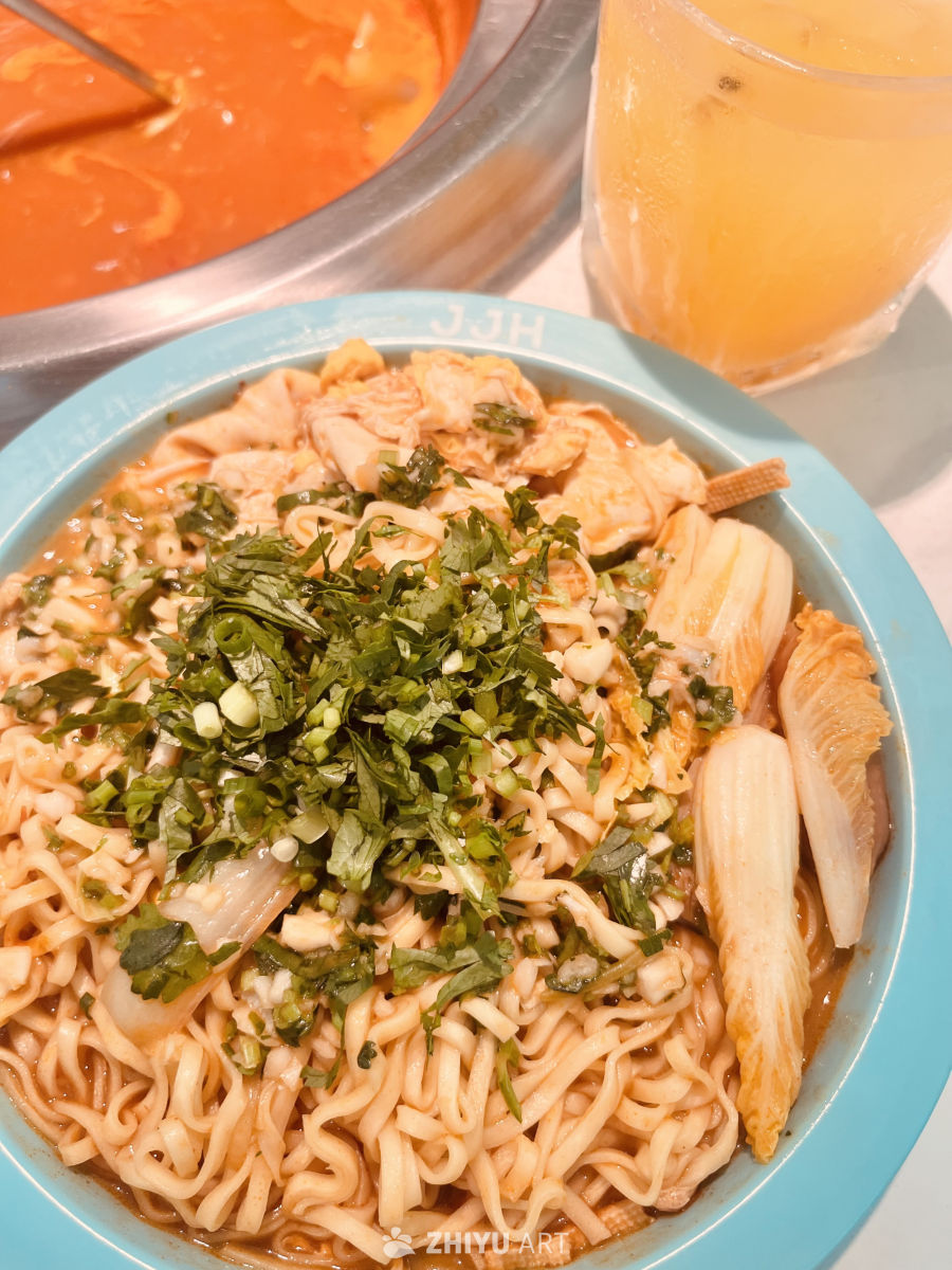 热腾腾的辣味面食