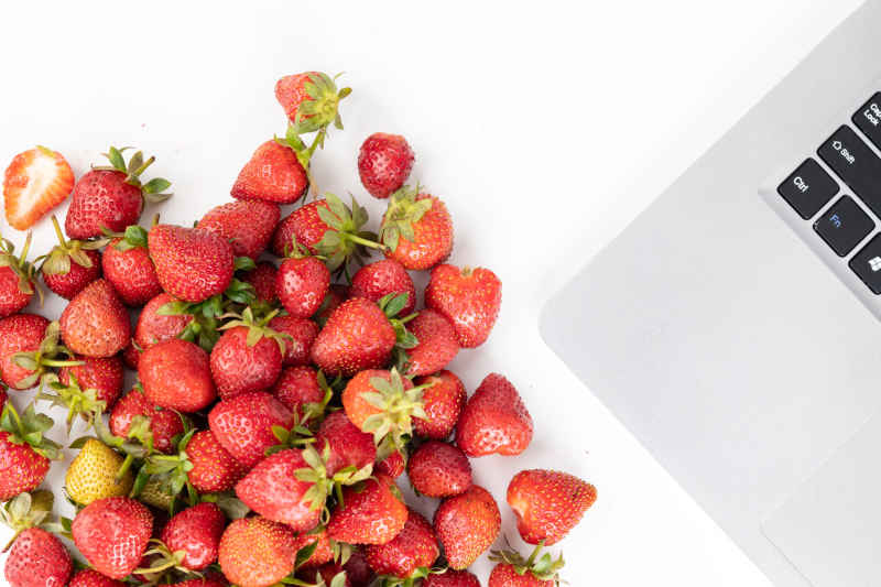 新鲜草莓水果实拍 76