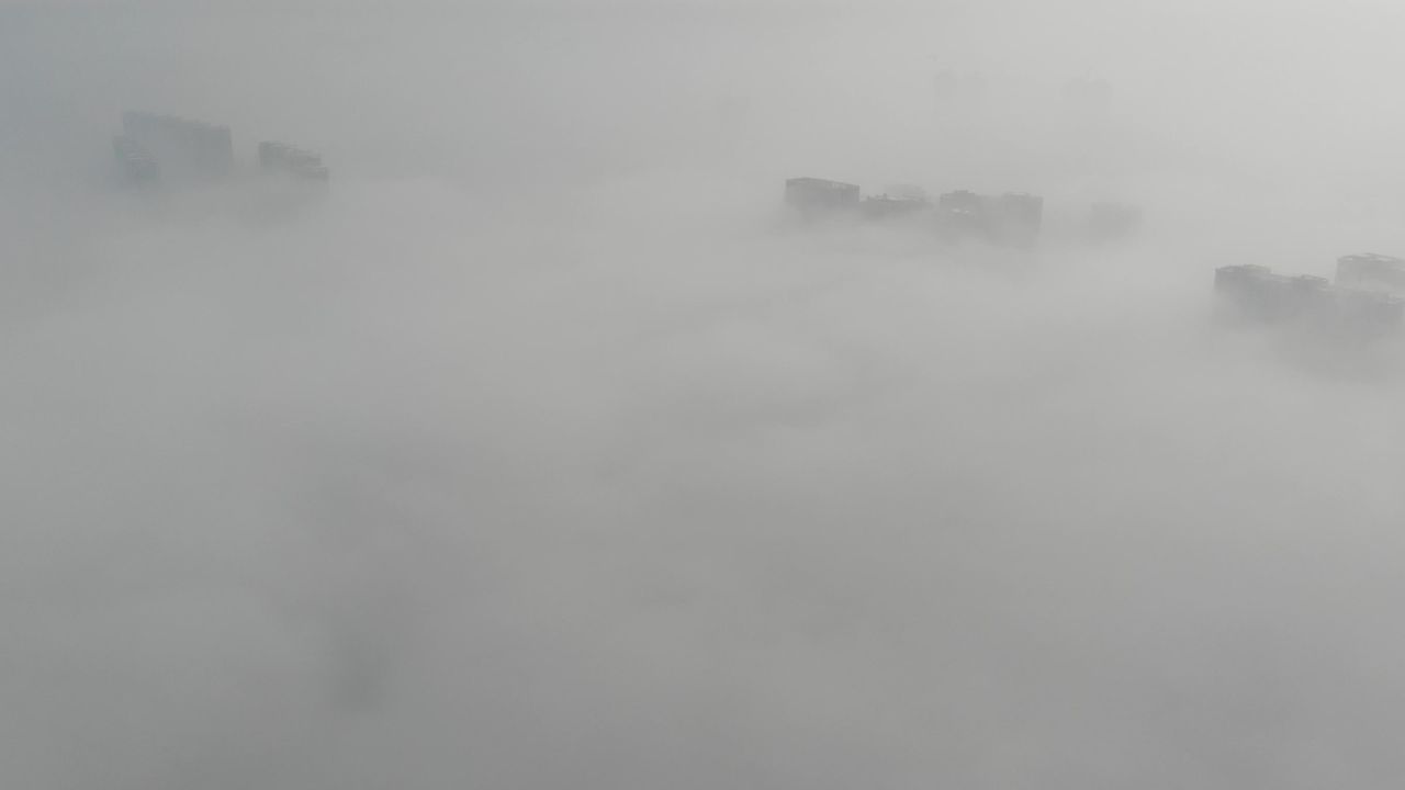 航拍穿云