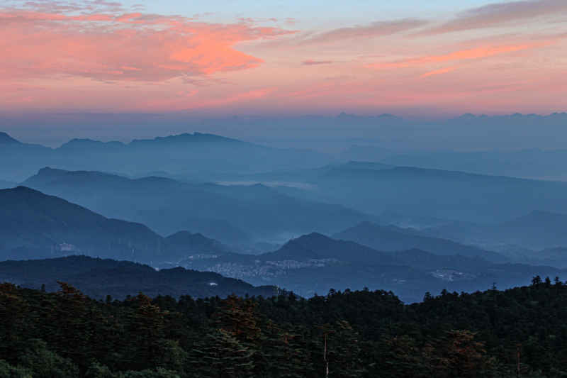 山峦叠嶂