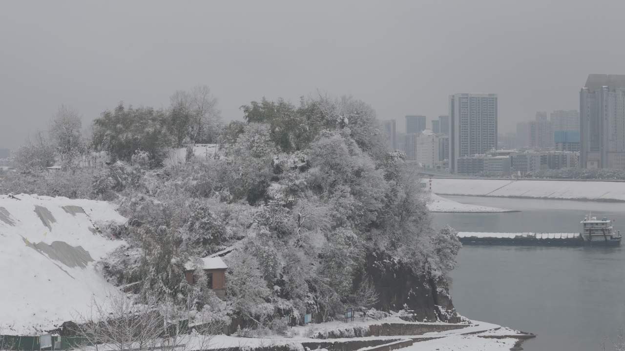 雪后江景