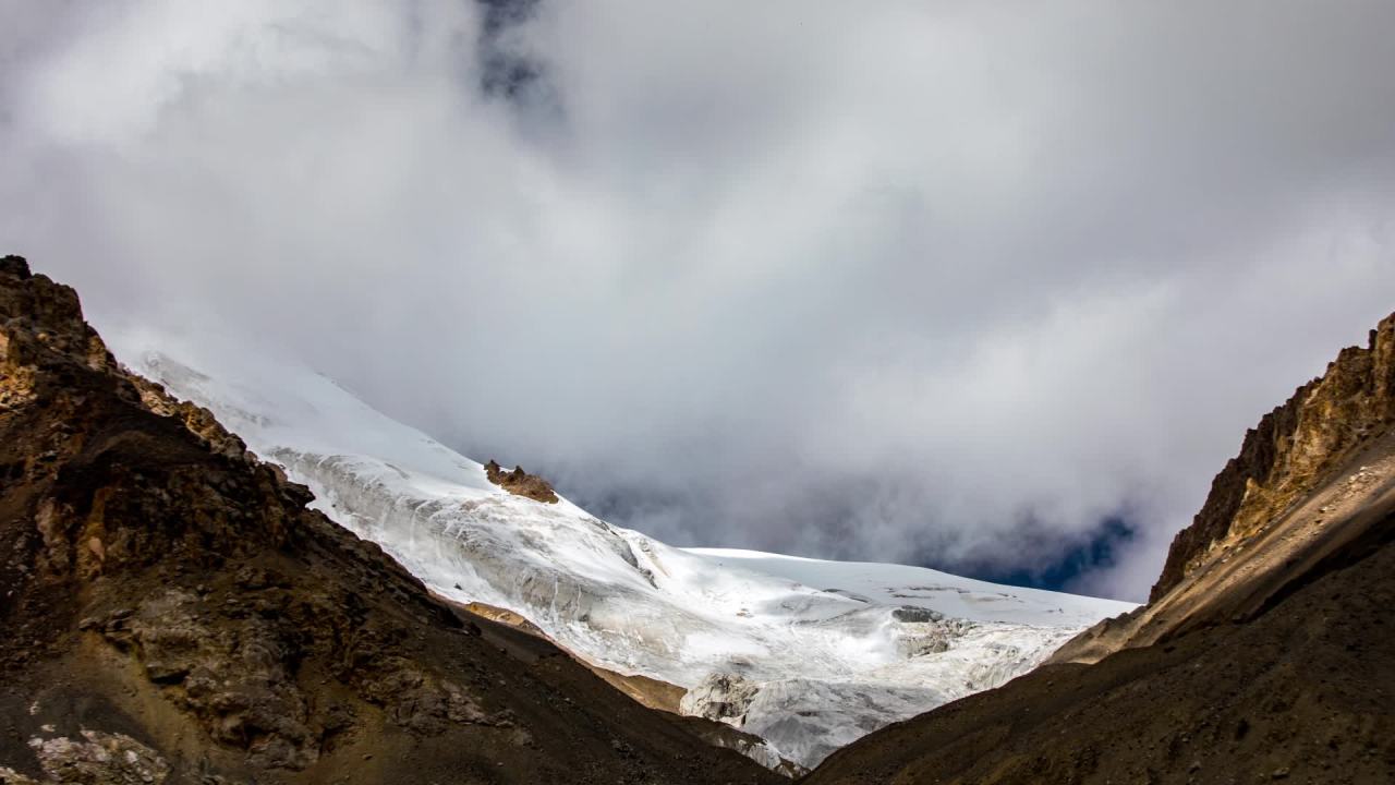 霞岗江雪山