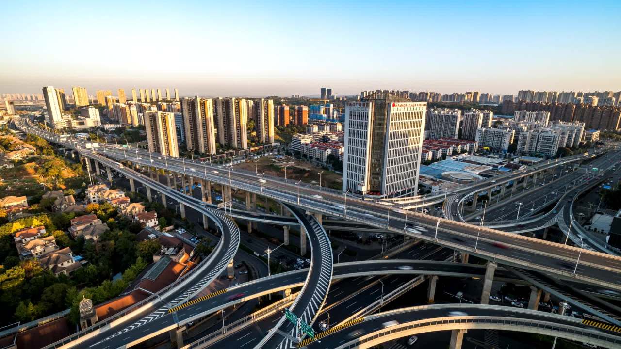 湖南长沙湘府路高架交通车流日转夜延时摄影 