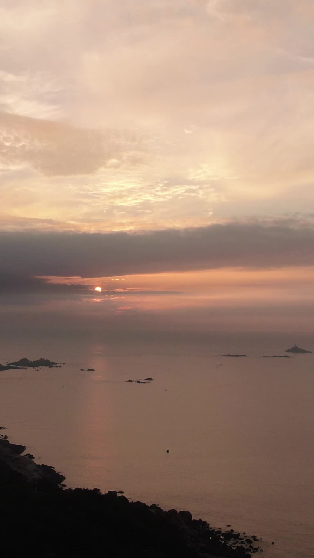 日落海景的宁静之美