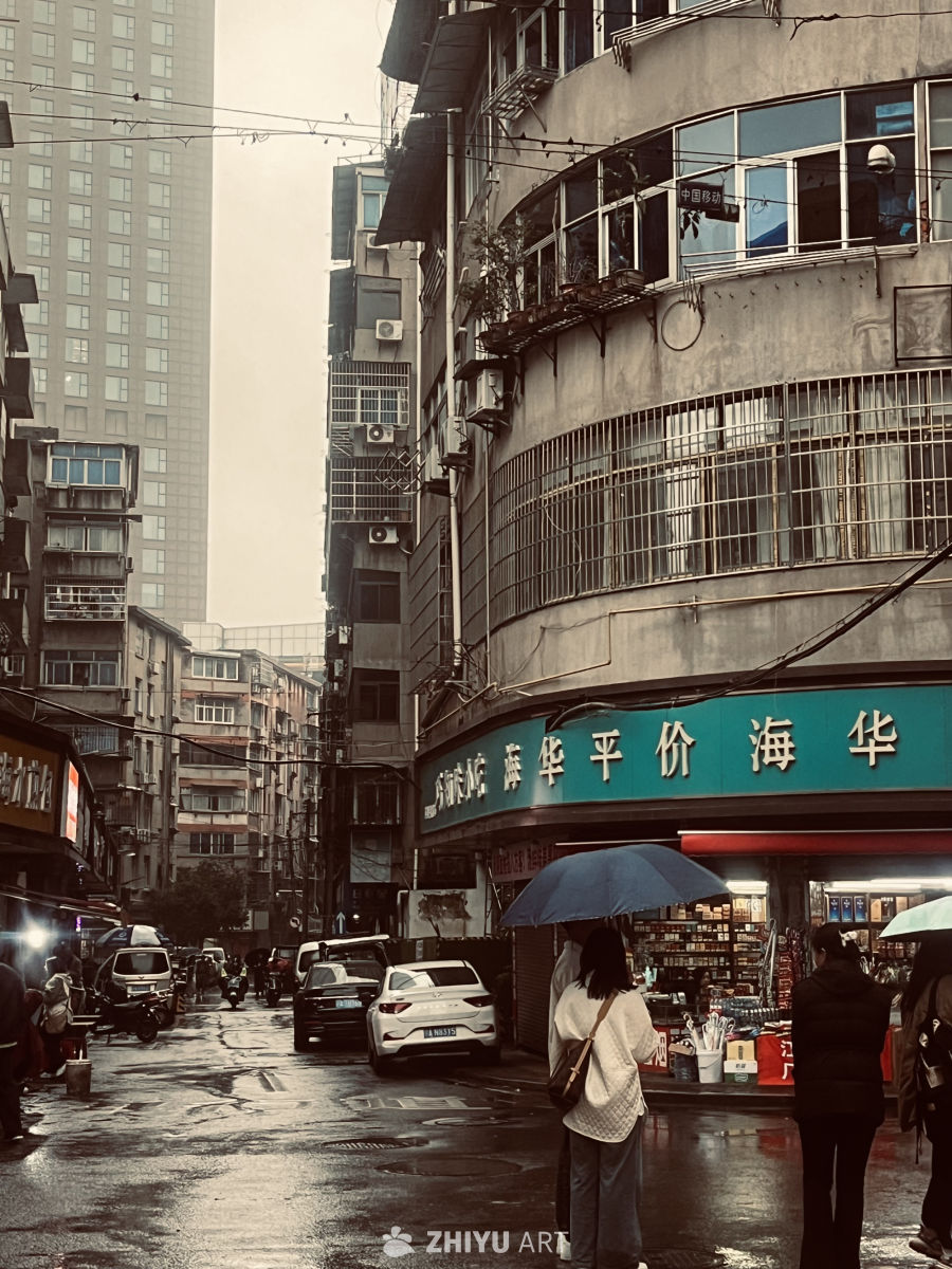雨中老街的日常