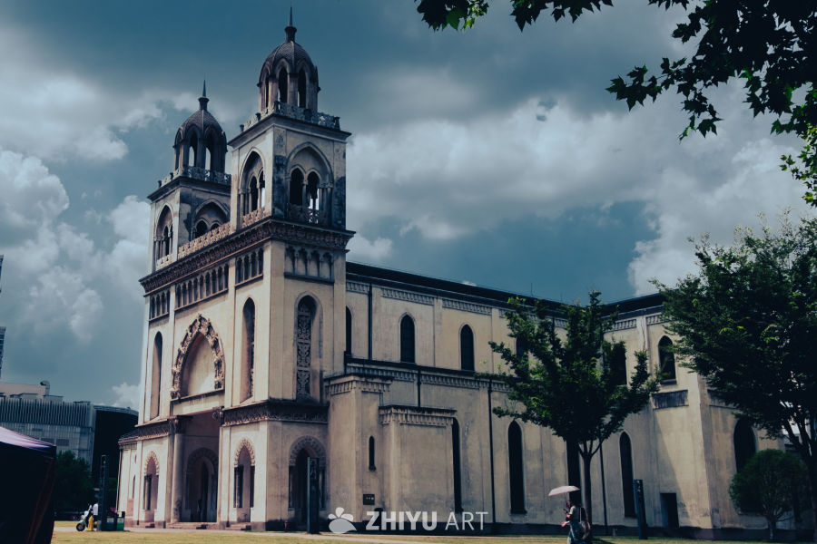 哥特式教堂的静谧时光