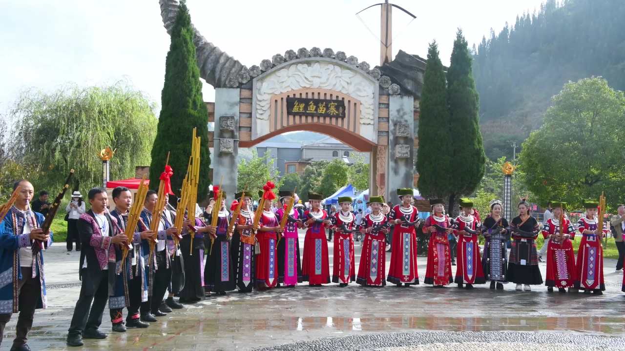 苗族民族风情  迎宾拦门酒歌舞服饰展示